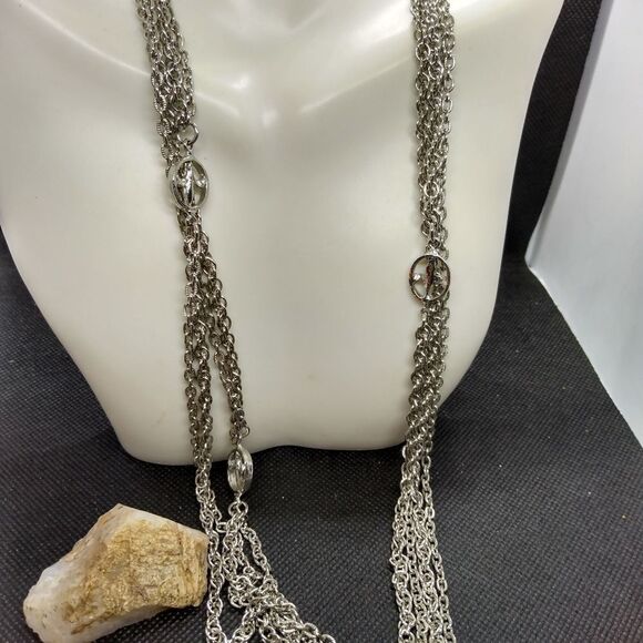 Lustrous silver chainmail styled necklace long length or double it up - Picture 3 of 4